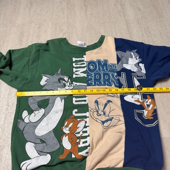 Tom and Jerry Colorblock Sweatshirt graphic Crewneck - Picture 6 of 8